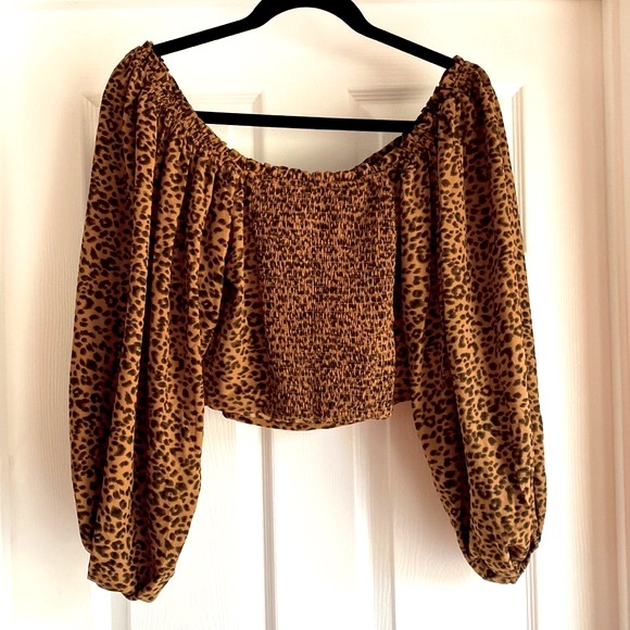 William B Cheetah Print Long Blouson Sleeve Ruched Back Crop Top Size Medium - Picture 2 of 12
